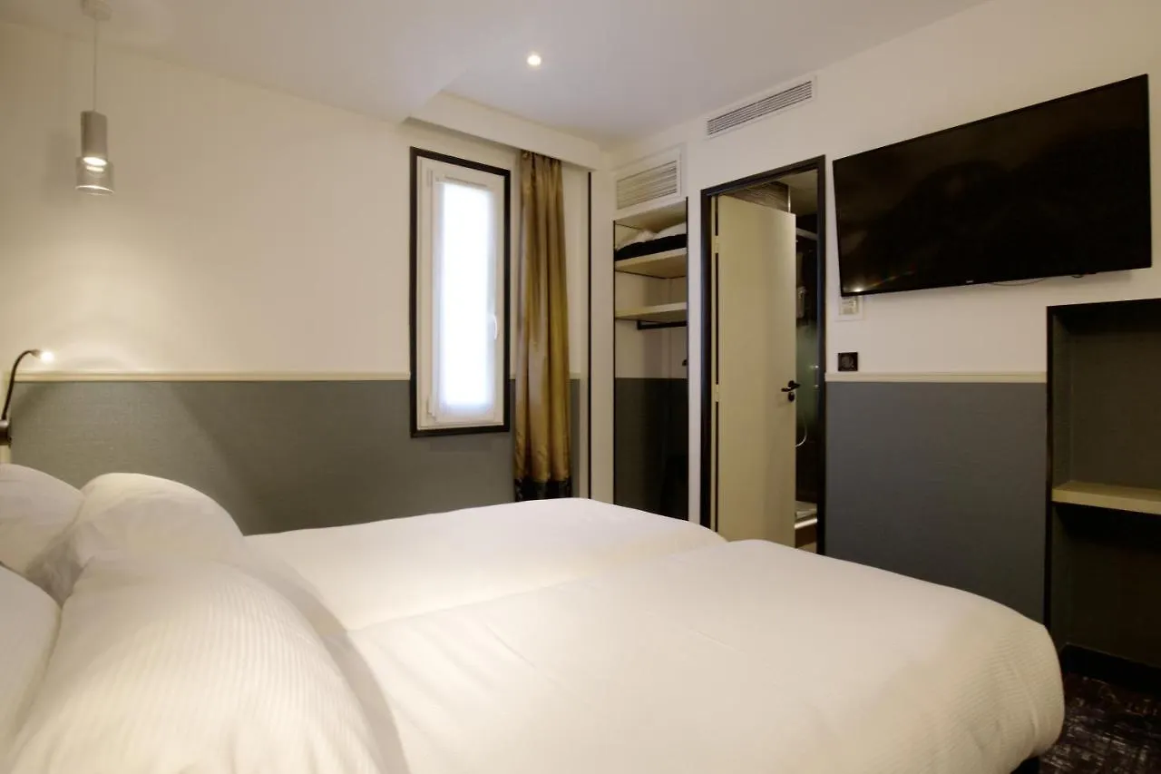Hôtel Appia La Fayette Paris 3*,